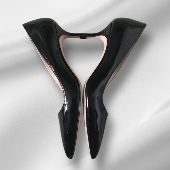 Manolo Blahnik BB Patent Leather Black Pointed Toe Pumps - Picture 9 of 16